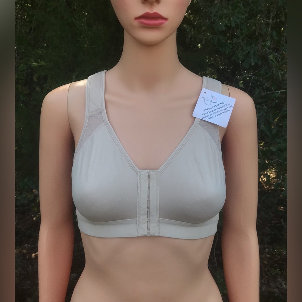 NWT Front-Closure Bra - Picture 1 of 15